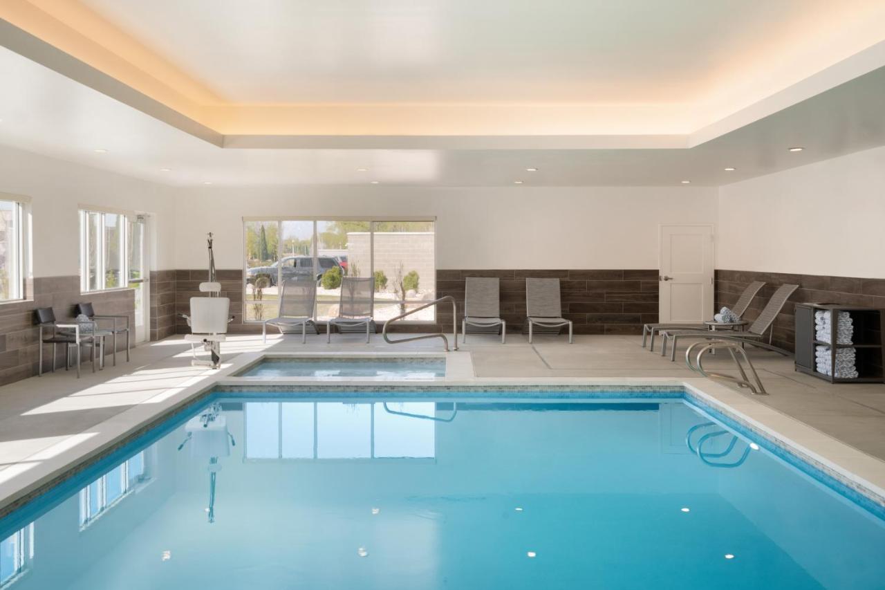 Towneplace Suites By Marriott Logan Exteriör bild