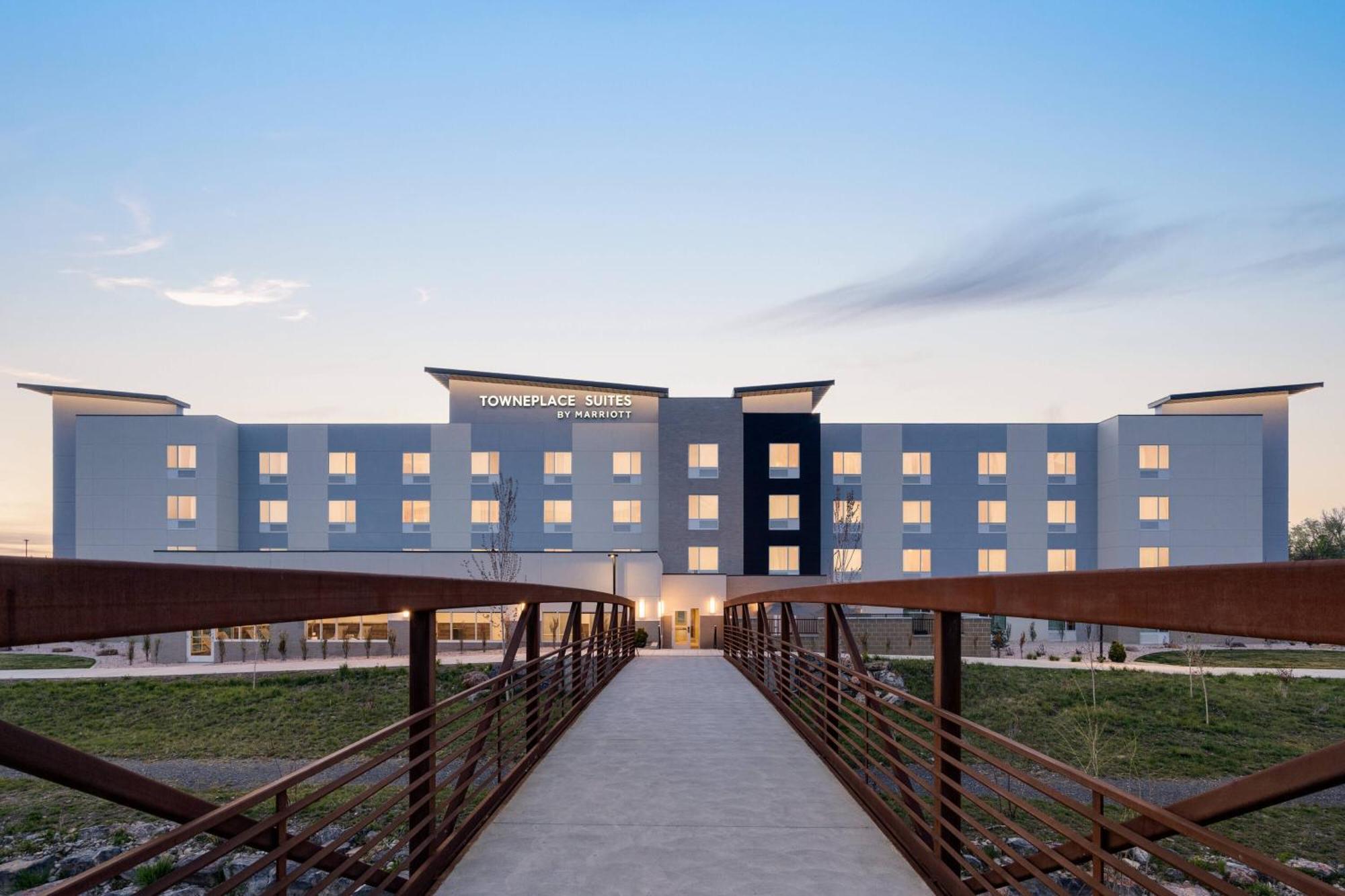 Towneplace Suites By Marriott Logan Exteriör bild